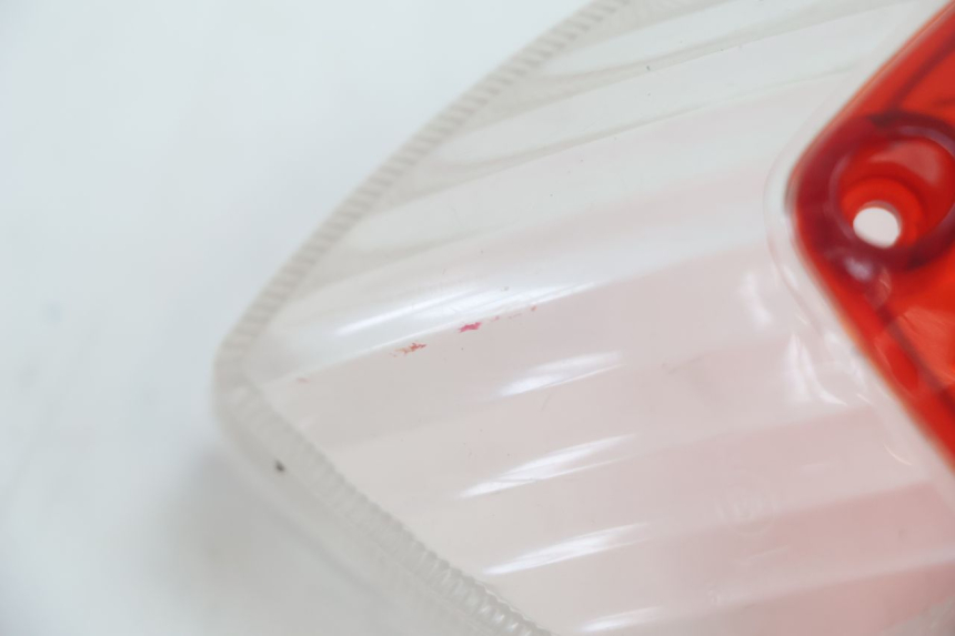 photo de TAIL LIGHT LENSE PEUGEOT KISBEE 4T 50 (2010 - 2017) - Zoom on usage condition