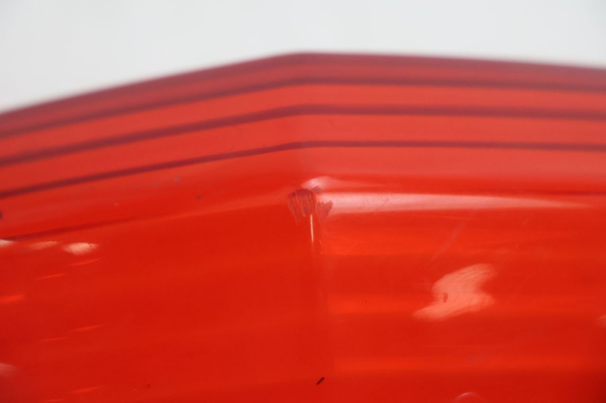 photo de TAIL LIGHT LENSE PEUGEOT KISBEE 4T 50 (2010 - 2017) - Technical close-up