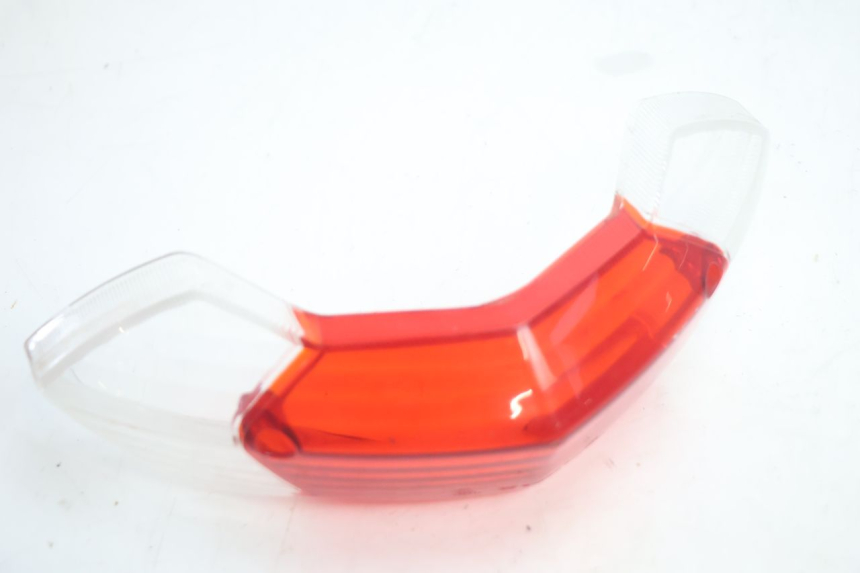 photo de TAIL LIGHT LENSE PEUGEOT KISBEE 4T 50 (2010 - 2017) - Surface and material condition