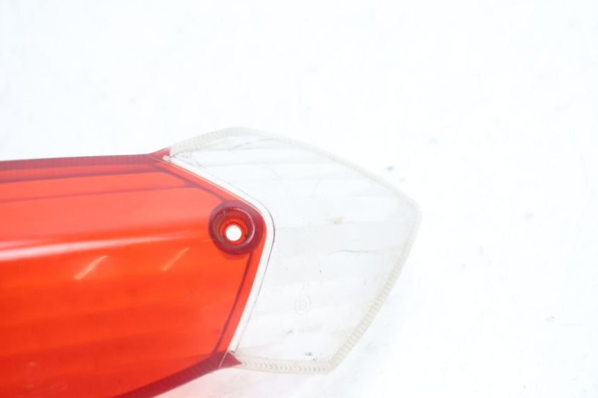 photo de TAIL LIGHT LENSE PEUGEOT KISBEE 4T 50 (2010 - 2017) - Zoom on usage condition