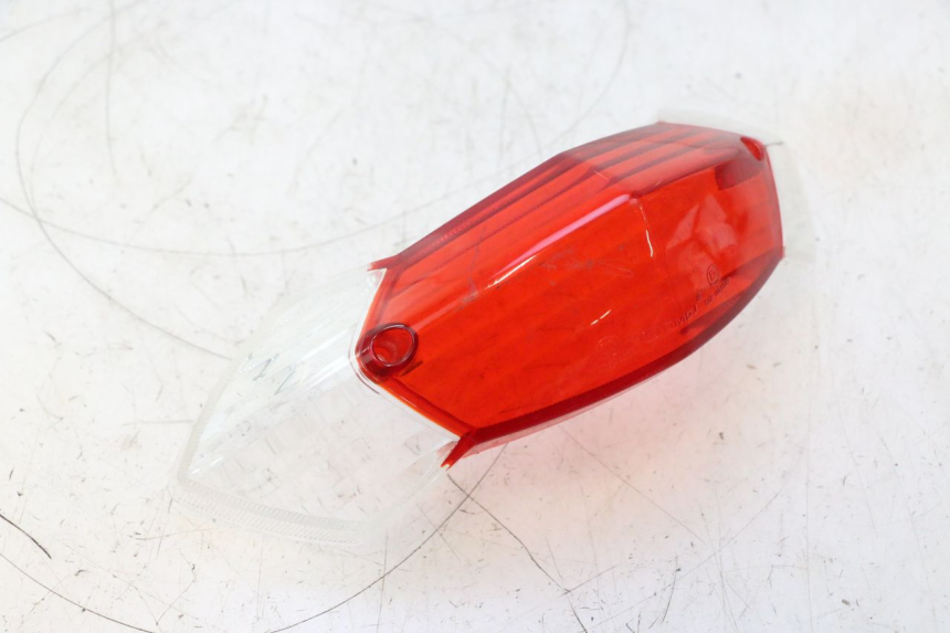 photo de TAIL LIGHT LENSE PEUGEOT KISBEE 4T 50 (2018 - 2022) - Zoom on usage condition