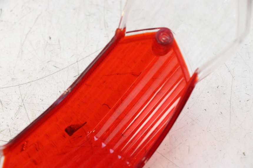 photo de TAIL LIGHT LENSE PEUGEOT KISBEE 4T 50 (2018 - 2022) - Surface and material condition