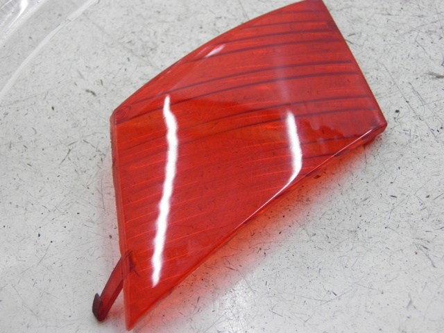 photo de TAIL LIGHT LENSE PEUGEOT VIVACITY NEW 2T 50 (2008 - 2017) - Fixing points details