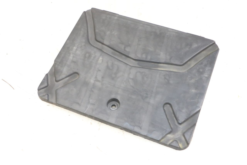 photo de BATTERY COVER KYMCO AGILITY 4T 50 (2018 - 2022) - Zoom on usage condition