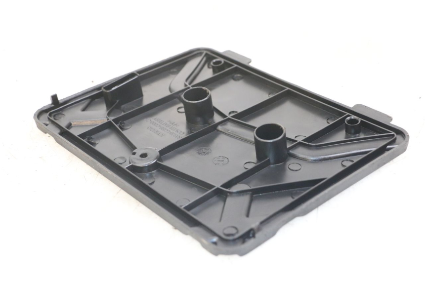 photo de BATTERY COVER KYMCO AGILITY 4T 50 (2018 - 2022) - Zoom on usage condition