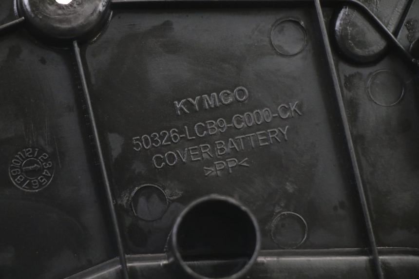 photo de BATTERY COVER KYMCO AGILITY 4T 50 (2005 - 2018) - Technical close-up