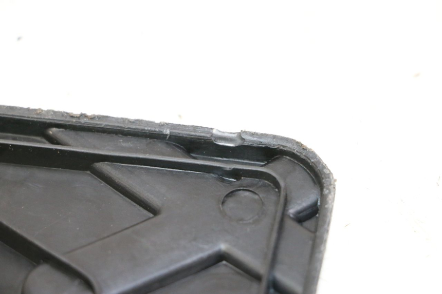 photo de BATTERY COVER KYMCO AGILITY 4T 50 (2005 - 2018) - Alternative perspective