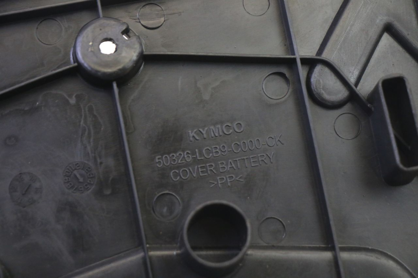 photo de BATTERY COVER KYMCO AGILITY 4T 50 (2005 - 2018) - Technical close-up