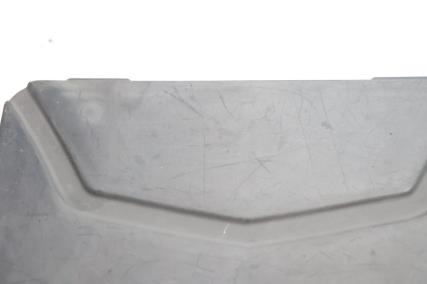 photo de BATTERY COVER KYMCO AGILITY 4T 50 (2018 - 2022) - Zoom on usage condition