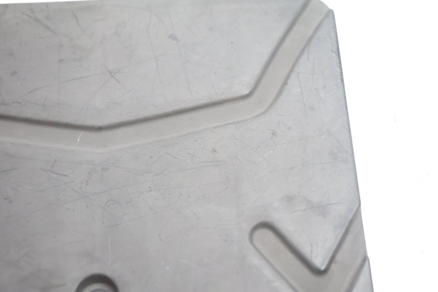 photo de BATTERY COVER KYMCO AGILITY 4T 50 (2018 - 2022) - Alternative perspective