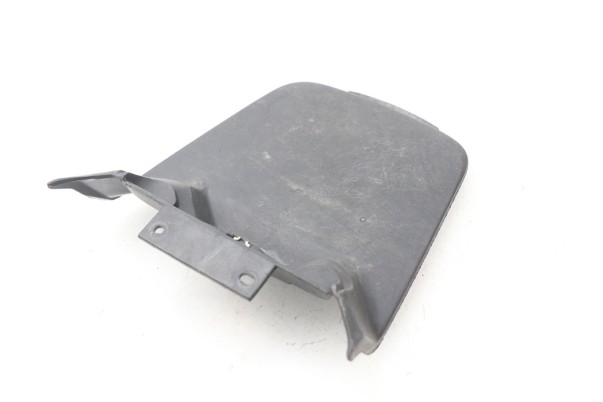 photo de BATTERY COVER MBK BOOSTER SPIRIT 50 (2004 - 2017) - Zoom on usage condition