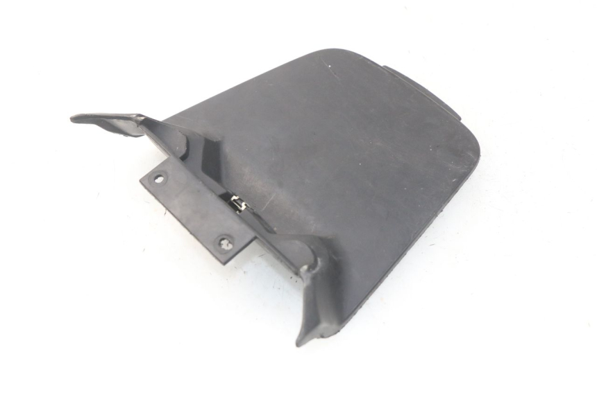 photo de BATTERY COVER MBK BOOSTER SPIRIT NAKED 50 (2004 - 2017) - Zoom on usage condition