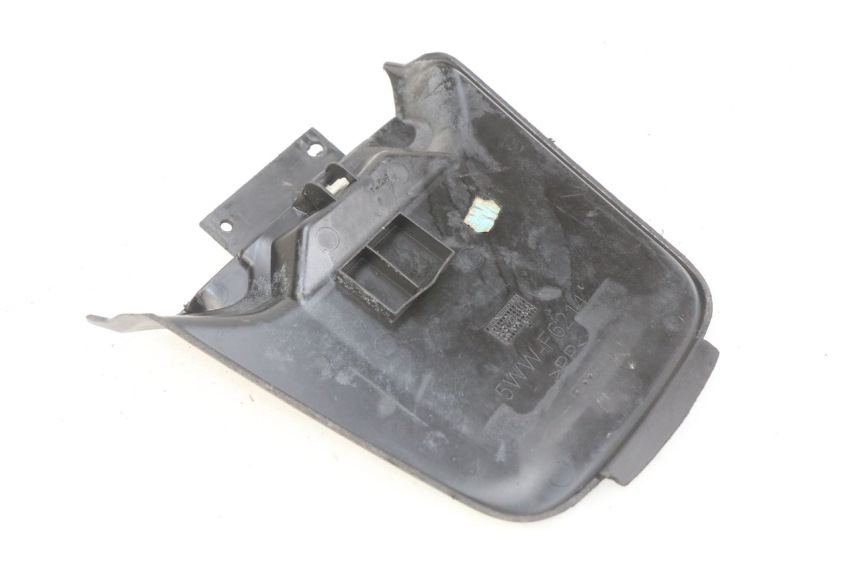 photo de BATTERY COVER MBK BOOSTER SPIRIT NAKED 50 (2004 - 2017) - Zoom on usage condition