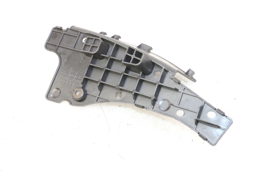 photo de BATTERY COVER SUZUKI BURGMAN 125 (2007 - 2014) - Zoom on usage condition