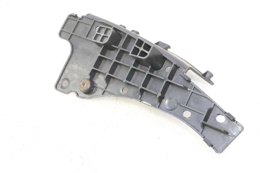 photo de BATTERY COVER SUZUKI BURGMAN 125 (2007 - 2014) - Alternative perspective