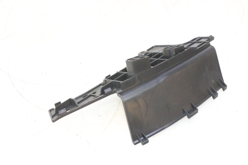 photo de BATTERY COVER SUZUKI BURGMAN 125 (2007 - 2014) - Zoom on usage condition