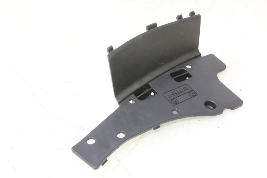 photo de BATTERY COVER SUZUKI BURGMAN 125 (2007 - 2014) - Alternative perspective