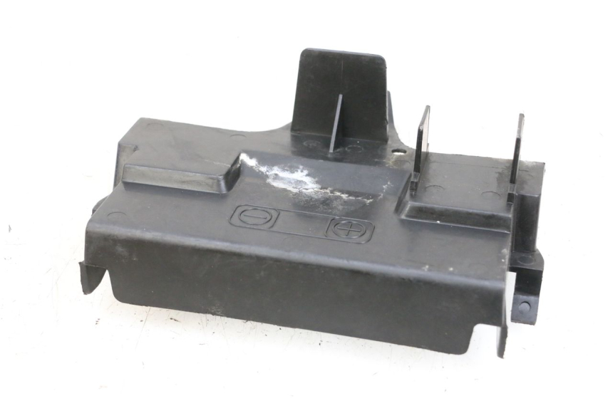 photo de BATTERY COVER SUZUKI BURGMAN EXECUTIVE ABS 650 (2006 - 2012) - Zoom on usage condition