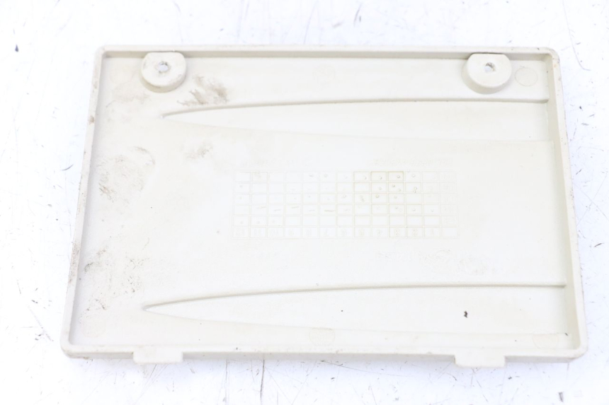 photo de BATTERY COVER EUROCKA RETRO 50 (2007 - 2014) - Zoom on usage condition