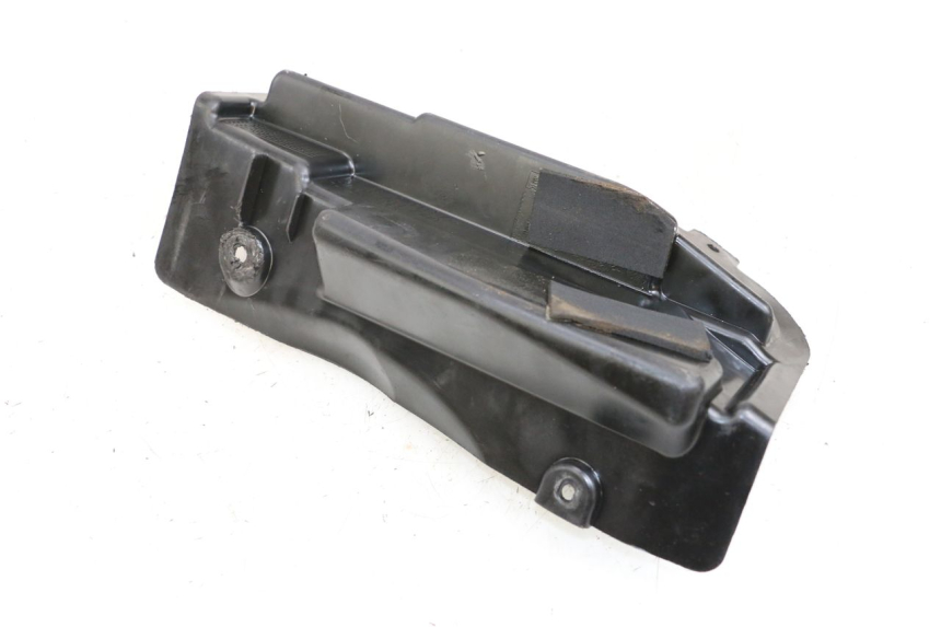 photo de BATTERY COVER HONDA FES S-WING SWING ABS 125 (2007 - 2015) - Zoom on usage condition