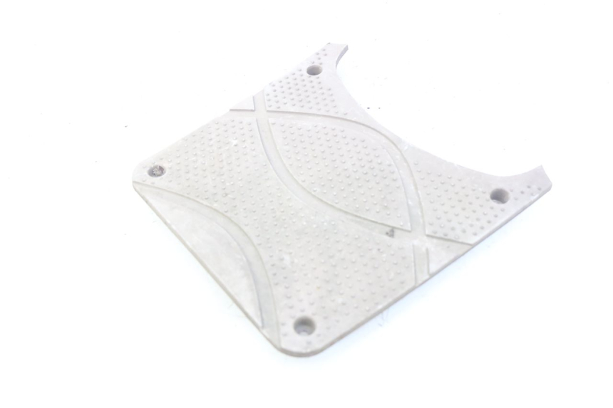 photo de BATTERY COVER SYM FIDDLE 2 125 (2010 - 2013) - Zoom on usage condition