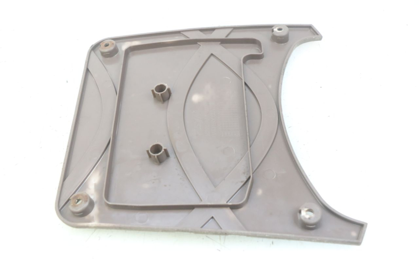 photo de BATTERY COVER SYM FIDDLE 2 50 (2008 - 2013) - Zoom on usage condition