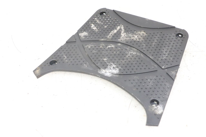 photo de BATTERY COVER SYM FIDDLE 2 50 (2008 - 2013) - Zoom on usage condition