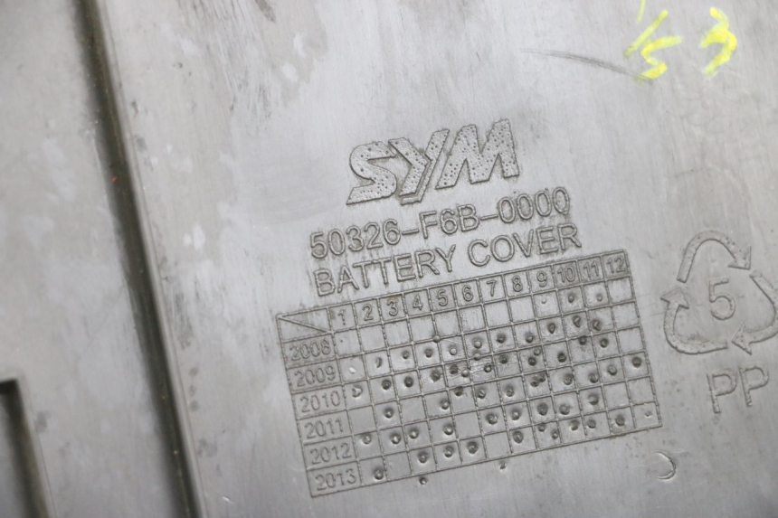 photo de BATTERY COVER SYM FIDDLE 3 III 125 (2014 - 2020) - Component detail