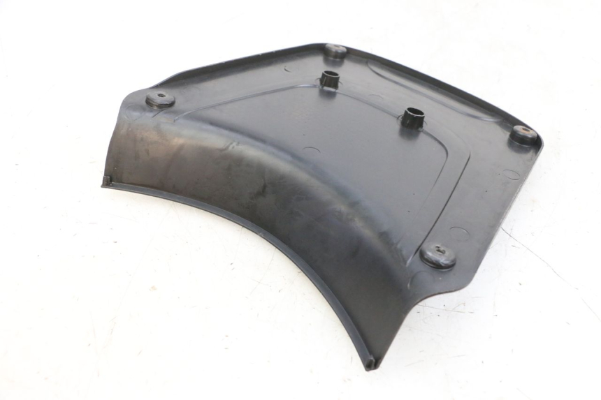 photo de BATTERY COVER SYM FIDDLE 3 III 125 (2014 - 2020) - Zoom on usage condition