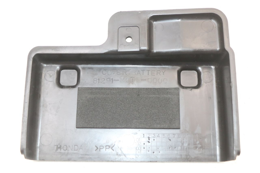 photo de BATTERY COVER HONDA FJS SILVER WING SILVERWING 400 (2005 - 2008) - Zoom on usage condition