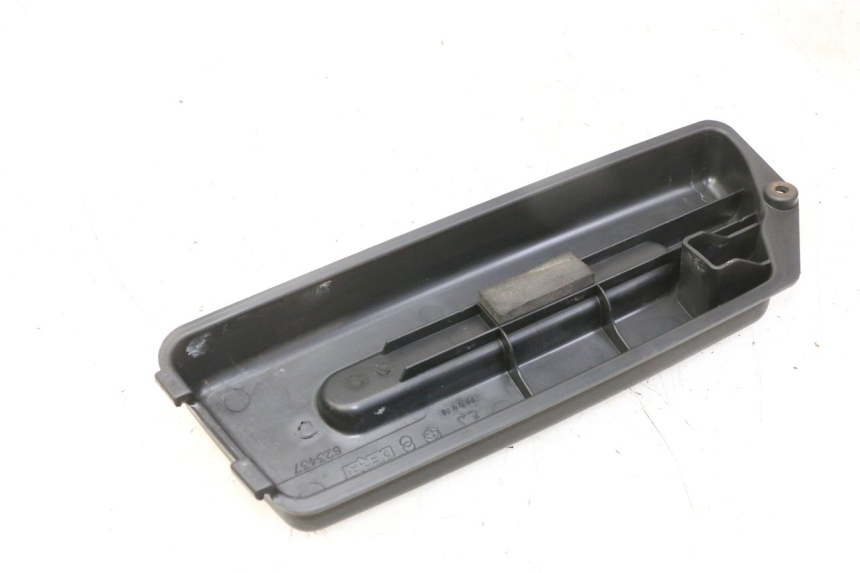 photo de BATTERY COVER PIAGGIO FLY 2T 50 (2004 - 2017) - Alternative perspective