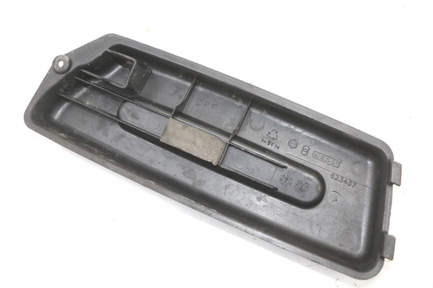 photo de BATTERY COVER PIAGGIO FLY 4T 50 (2004 - 2010) - Alternative perspective