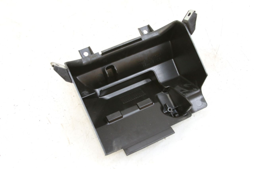 photo de BATTERY COVER HONDA FORZA 125 (2015 - 2016) - Zoom on usage condition