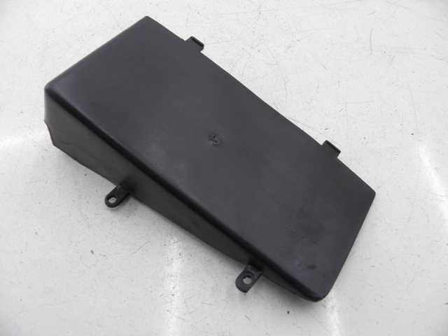 photo de BATTERY COVER JM MOTOR S-MAX 125 (2010 - 2014) - Zoom on usage condition