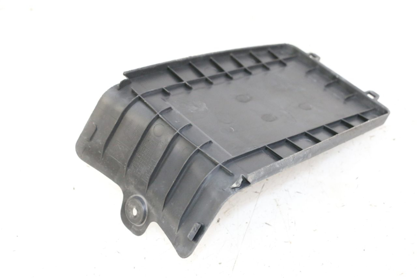 photo de BATTERY COVER PEUGEOT KISBEE 2T 50 (2010 - 2017) - Alternative perspective