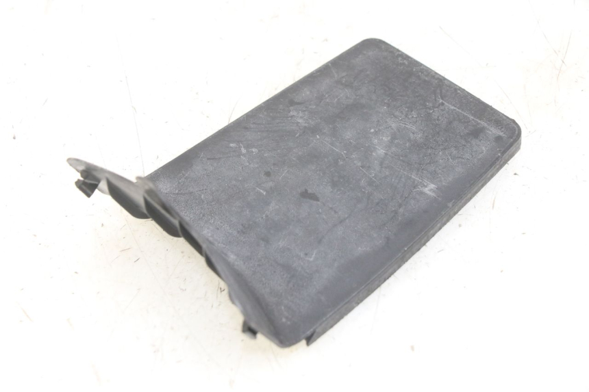 photo de BATTERY COVER PEUGEOT KISBEE 4T 50 (2010 - 2017) - Zoom on usage condition