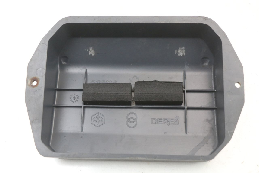 photo de BATTERY COVER PIAGGIO LIBERTY 4T 50 (2004 - 2008) - Zoom on usage condition