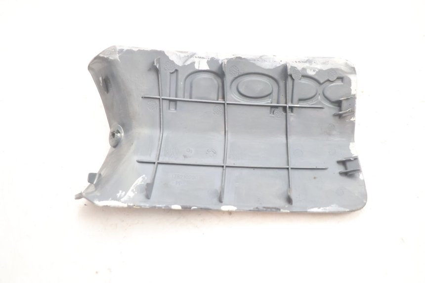 photo de BATTERY COVER PEUGEOT LUDIX ONE 50 (2004 - 2006) - Technical close-up