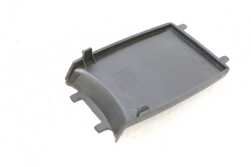 photo de BATTERY COVER KEEWAY MATRIX RX9 125 (2006 - 2007) - Zoom on usage condition
