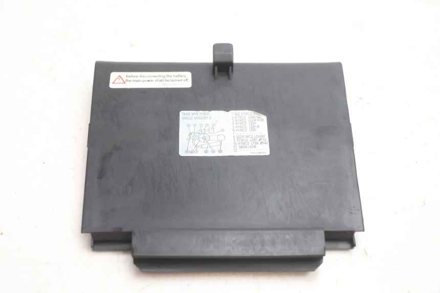 photo de BATTERY COVER KYMCO MOVIE S 125 (2009 - 2018) - Zoom on usage condition