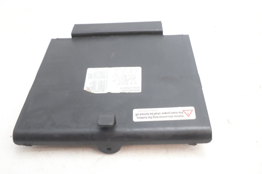 photo de BATTERY COVER KYMCO MOVIE S 125 (2009 - 2018) - Technical close-up