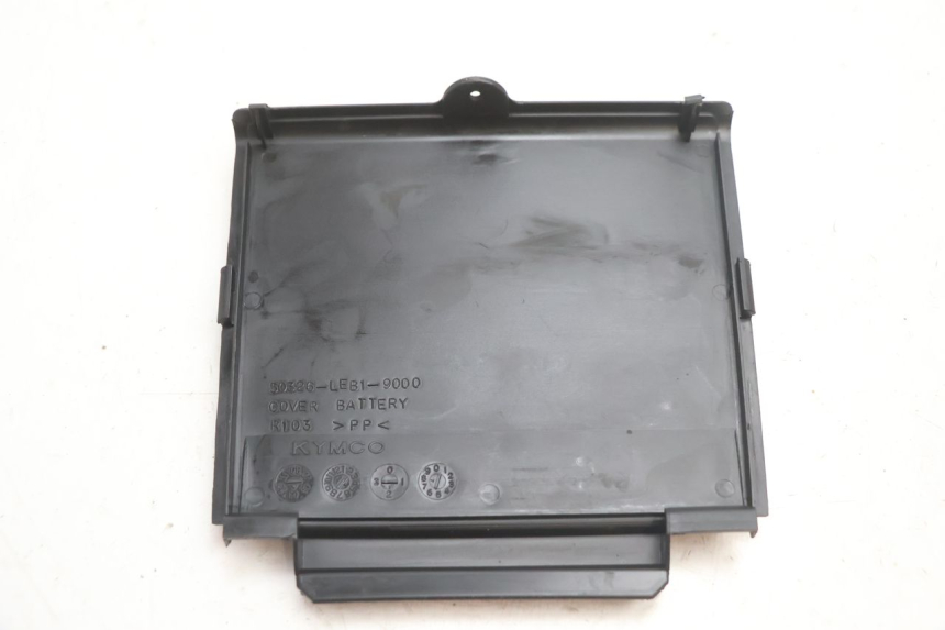 photo de BATTERY COVER KYMCO MOVIE S 125 (2009 - 2018) - Fixing points details