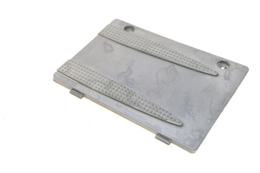 photo de BATTERY COVER JM MOTORS OLDIES 4T 50 (2020 - 2026) - Zoom on usage condition