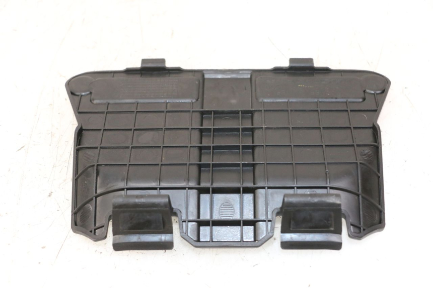 photo de BATTERY COVER HONDA PCX (JF57/JF64) 125 (2014 - 2018) - Zoom on usage condition