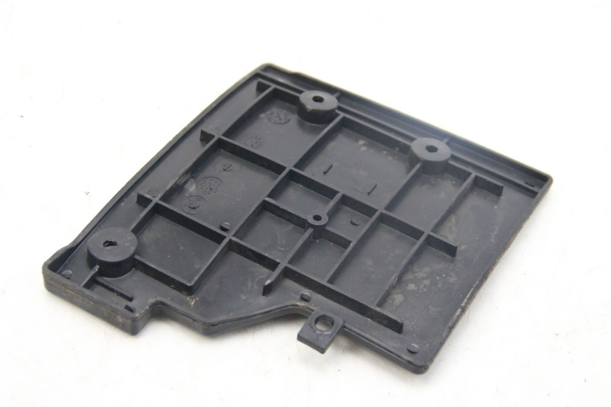 photo de BATTERY COVER TNT MOTOR ROMA 10' 4T 50 (2019 - 2022) - Zoom on usage condition