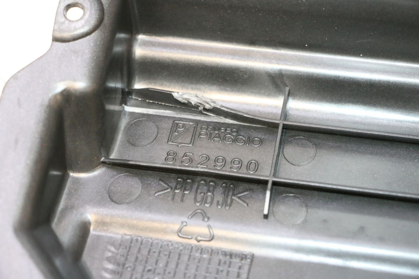 photo de BATTERY COVER APRILIA SR MOTARD 50 (2012 - 2018) - Technical close-up