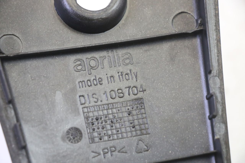 photo de BATTERY COVER APRILIA SR R 2T LC 50 (2018 - 2021) - Technical close-up