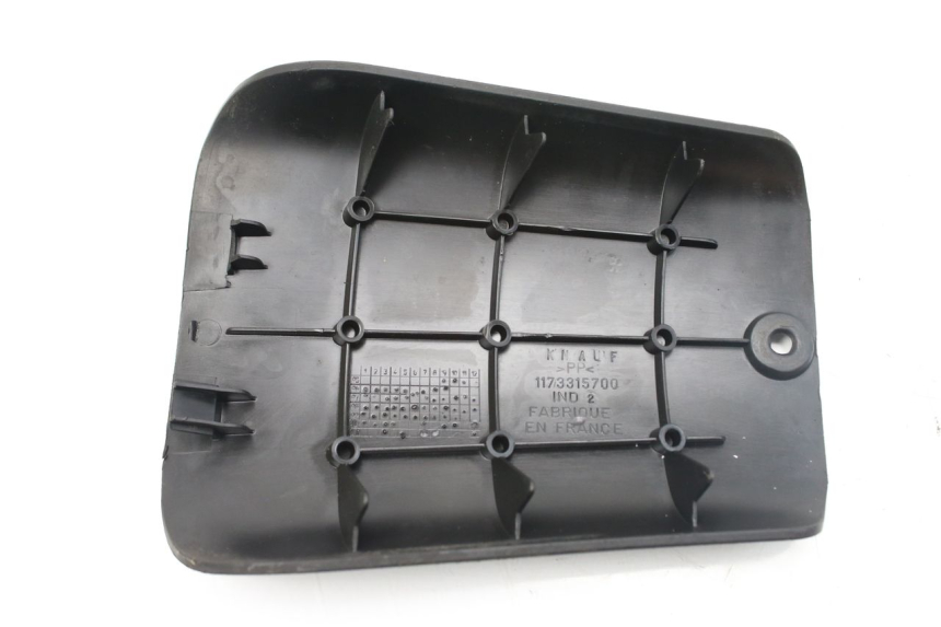 photo de BATTERY COVER PEUGEOT TKR TREKKER FURIOUS 50 (2005 - 2014) - Zoom on usage condition