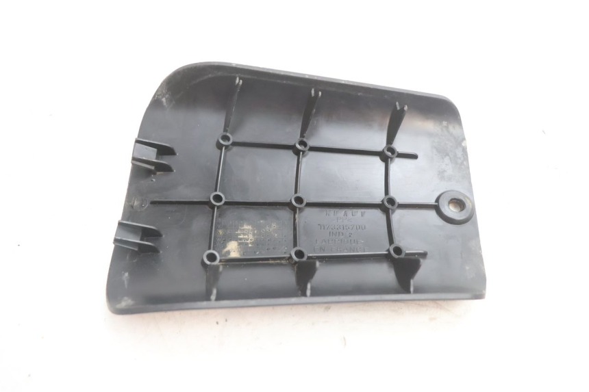 photo de BATTERY COVER PEUGEOT TKR TREKKER FURIOUS 50 (2005 - 2014) - Zoom on usage condition