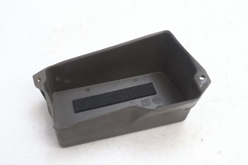 photo de BATTERY COVER PIAGGIO TYPHOON 50 (2000 - 2009) - Technical close-up